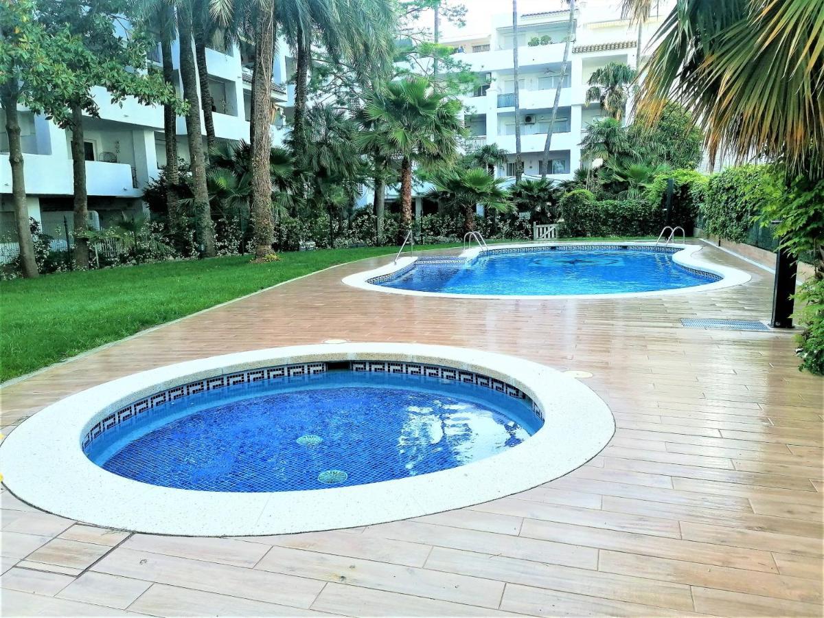 Global Immo 3330 Royal Marina I Tramuntana 4-10 Apartman Roses Kültér fotó